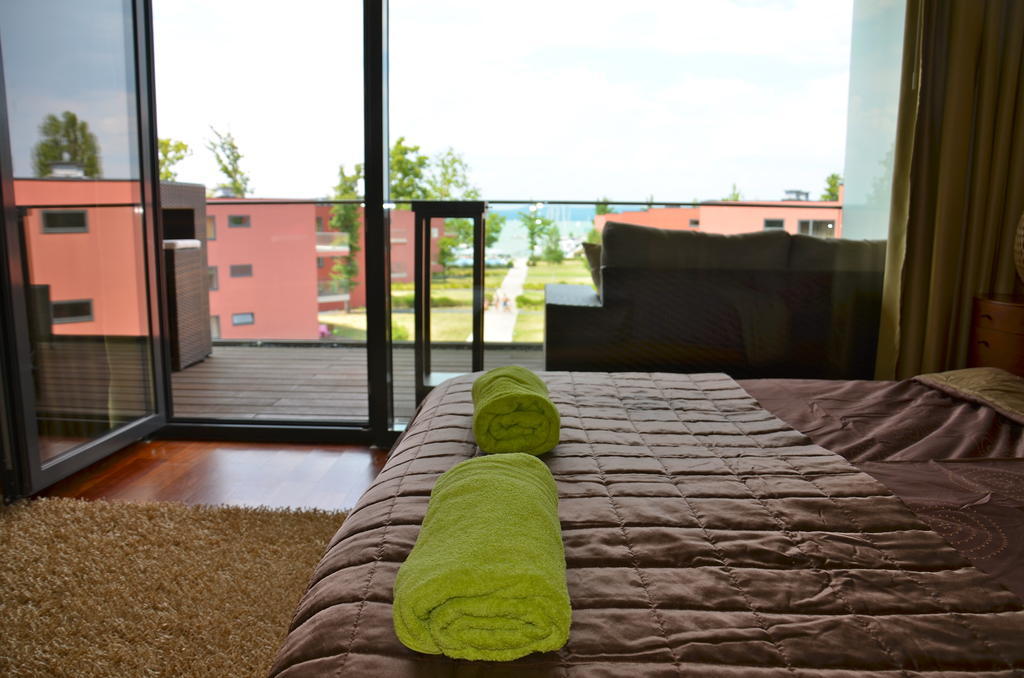 Modern Apartment With Lake View Balatonlelle Exterior photo