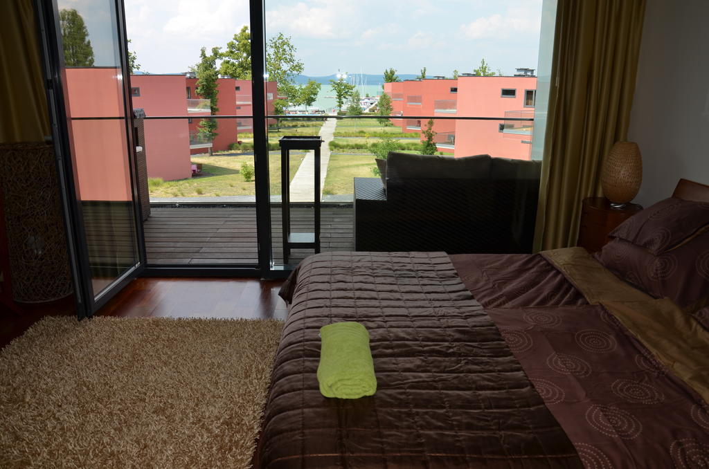 Modern Apartment With Lake View Balatonlelle Exterior photo