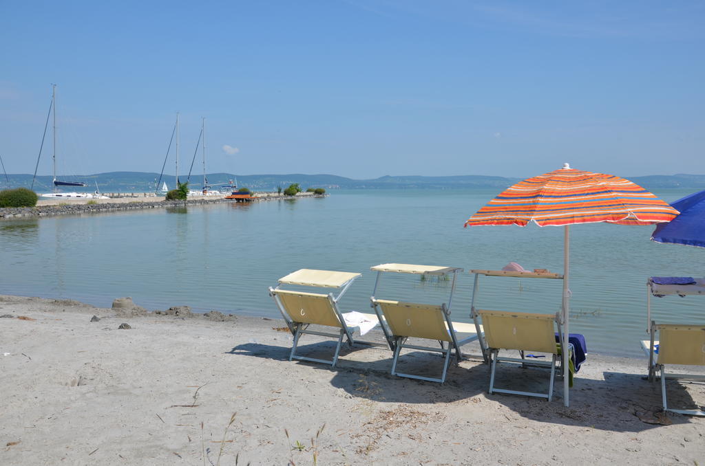 Modern Apartment With Lake View Balatonlelle Exterior photo