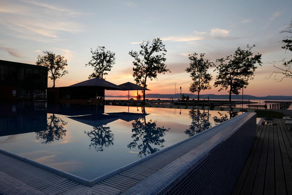 Modern Apartment With Lake View Balatonlelle Exterior photo