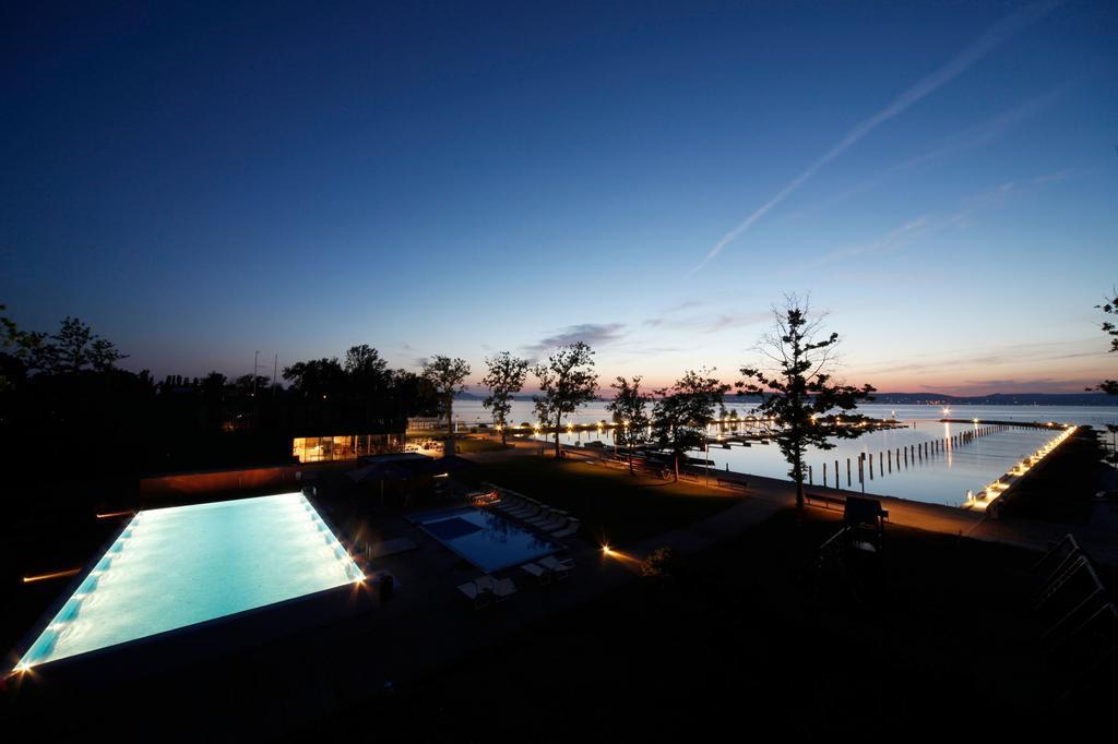 Modern Apartment With Lake View Balatonlelle Exterior photo