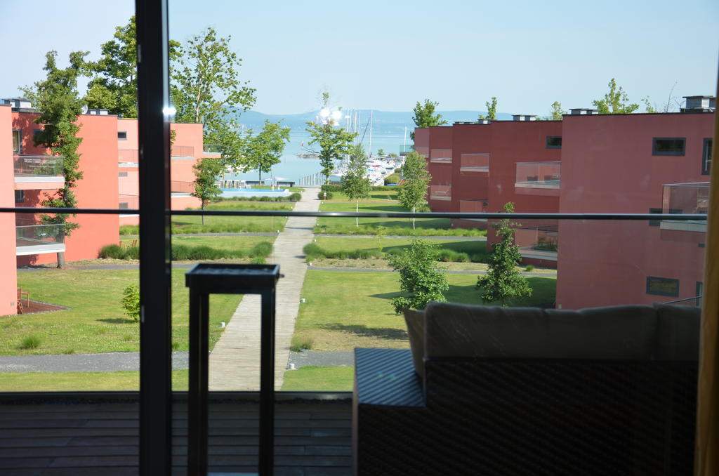Modern Apartment With Lake View Balatonlelle Exterior photo