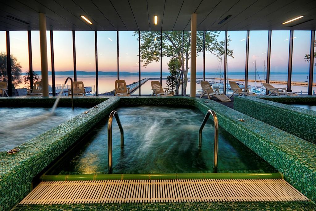 Modern Apartment With Lake View Balatonlelle Exterior photo